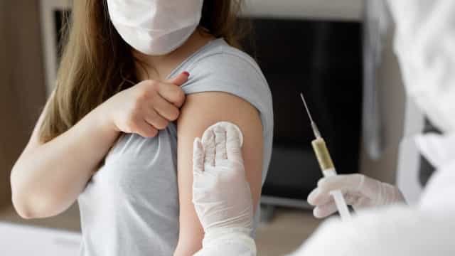 Brasil tem 41,5% da população total imunizada com a 3ª dose contra a covid