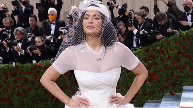 Kylie Jenner usa vestido de noiva no Met Gala