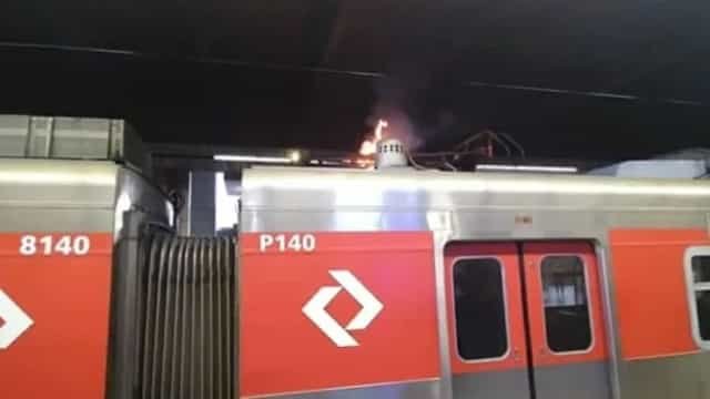 Trem é evacuado em estação de São Paulo após princípio de incêndio
