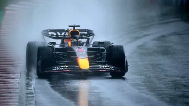 Verstappen faz melhor tempo sob chuva e garante pole no GP do Canadá
