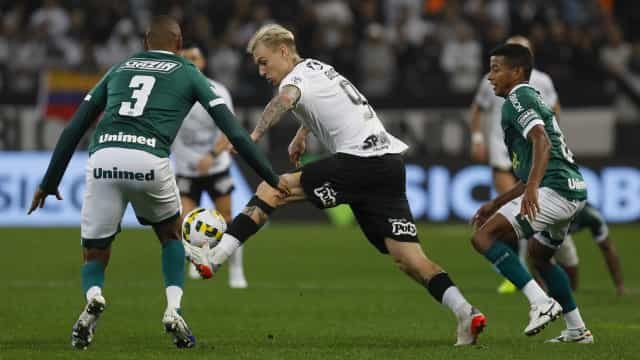 Corinthians controla Goiás, vence por 1 a 0 e iguala pontuação do líder Palmeiras