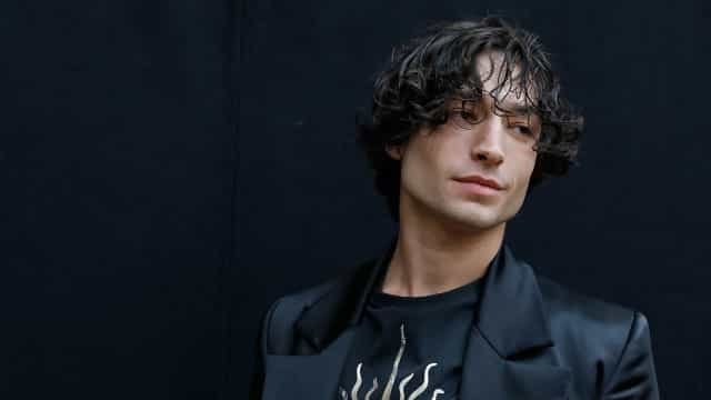 Ezra Miller astro de The Flash é acusado de assédio e asfixia