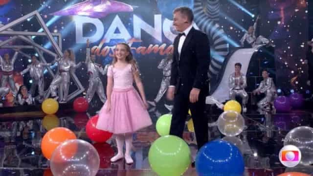 Luciano Huck dança com a filha Eva na final da Dança dos Famosos