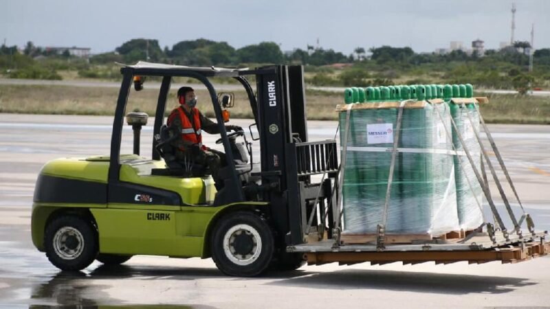 Após articulação do Governo de Mato Grosso, Ministério da Saúde envia 340 cilindros de oxigênio para o Estado