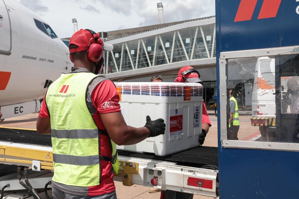 Mato Grosso recebe 58,7 mil doses de vacina neste sábado (20)