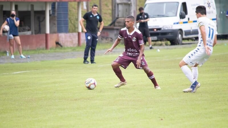 Decisivo na vitória sobre o Figueirense, Fabinho valoriza evolução do Juventus: “No caminho certo”