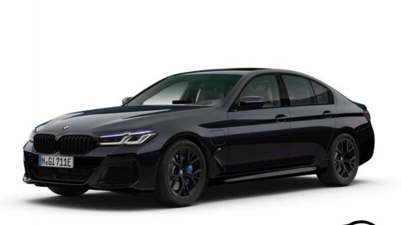 BMW 530e M Sport Dark Edition custa R$ 425.950 em rede social