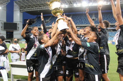 tigresas passeiam em campo e aplicam 8×0 na final