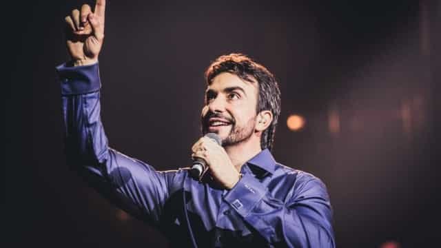 Mãe do Padre Fábio de Melo é intubada: "Inflamação está bastante severa"