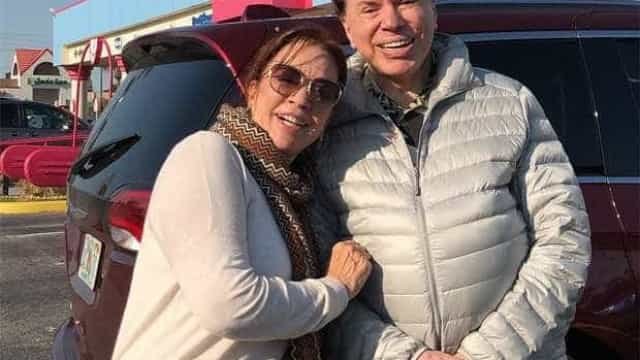 Aos 71 anos, Íris Abravanel é vacinada contra Covid e é criticada