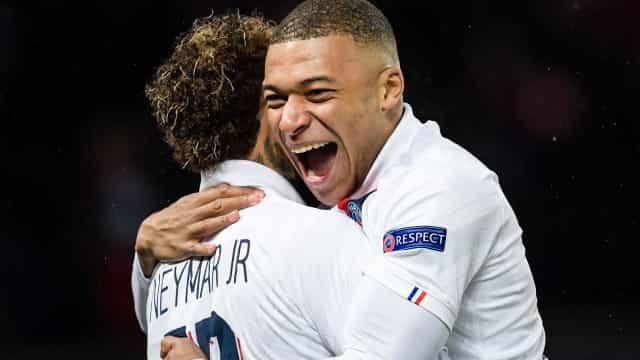 Na volta de Neymar, Mbappé faz 2 contra Lyon e coloca PSG na liderança do Francês