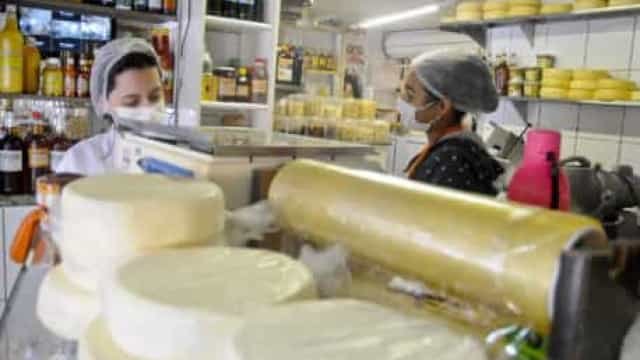 Com restrições de horários, comércio começa a reabrir as portas no DF