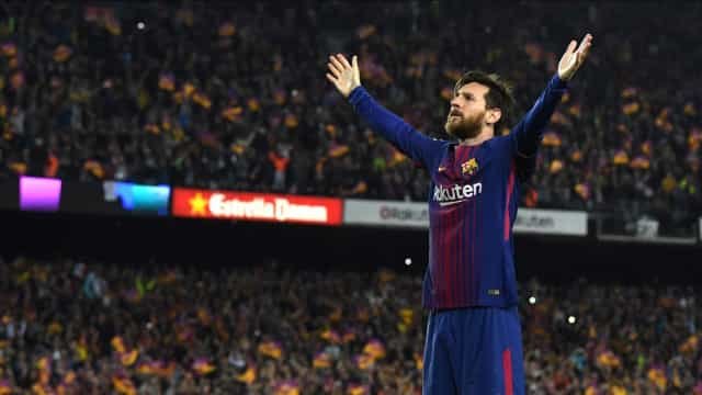 Messi brilha em goleada e se torna o jogador com mais partidas pelo Barcelona