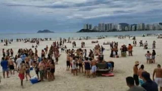 Surfistas e banhistas burlam proibição de frequentar praias no Rio de Janeiro