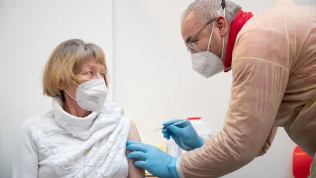 DF começa a vacinar amanhã idosos com 69, 70 e 71 anos