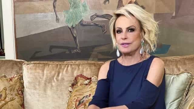 Ana Maria Braga recebe vacina contra a Covid em São Paulo e comemora