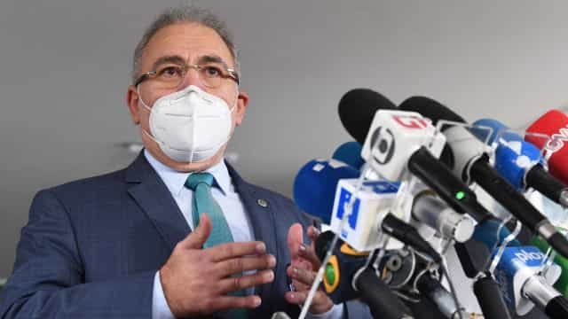 Gestão de Queiroga será mais voltada para a ‘questão da medicina’, diz Bolsonaro