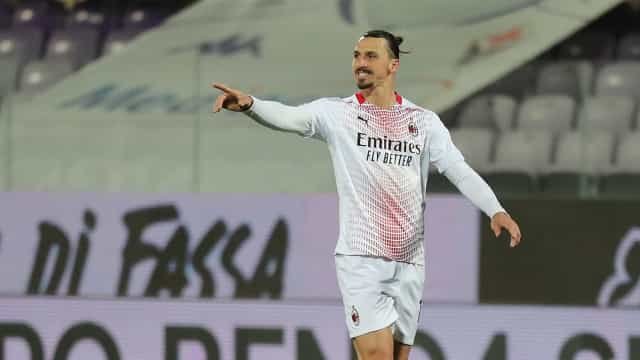 Em jogo com duas viradas e três bolas na trave, Milan bate a Fiorentina por 3 a 2