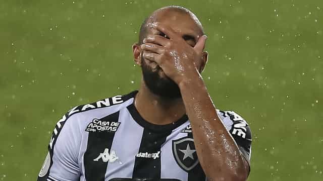 Botafogo e Vasco empatam em clássico em São Januário