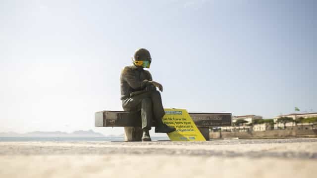 Drummond se queixava do peso da alma em cartas inéditas, que inspiram peça