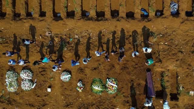 Pandemia está descontrolada no Brasil; mais de 3 mil mortes em 24 horas
