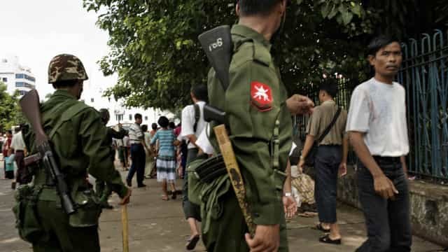 Mais de 600 manifestantes são libertados em Mianmar