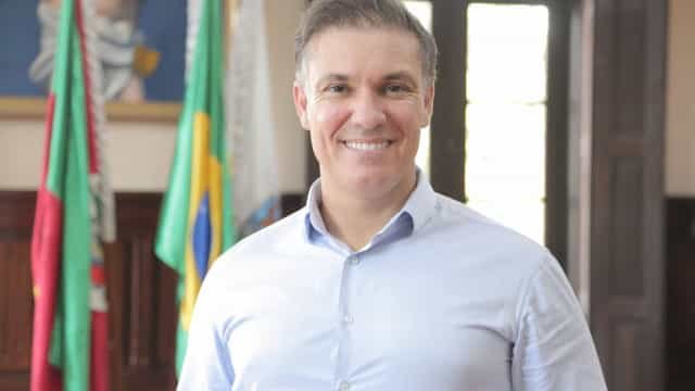 No RS, prefeito de Bagé é investigado por alterar fila da vacina