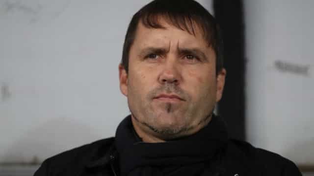 Coudet compara futebol brasileiro ao argentino e espanhol: ‘São muito diferentes’