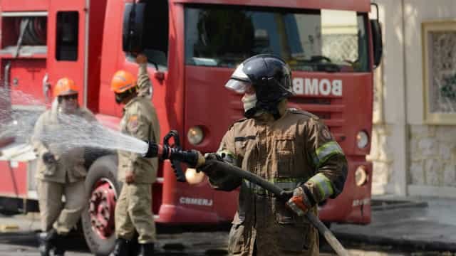 Exposição retrata do dia a dia do trabalho dos bombeiros em Brasília