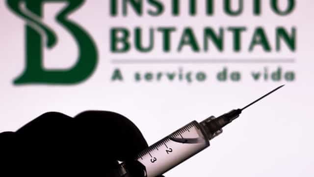 Entrega de vacinas será retomada no dia 3 de maio, afirma diretor do Butantan