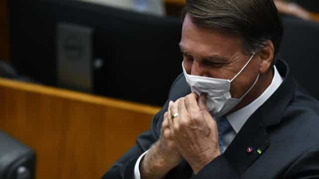 Bolsonaro comete erros em afirmações sobre toque de recolher na Argentina