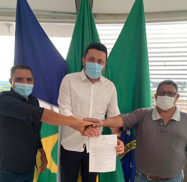 PREFEITURA ASSINA CONVÊNIO COM INCRA PARA PARTICIPAR DO PROGRAMA TITULA BRASIL