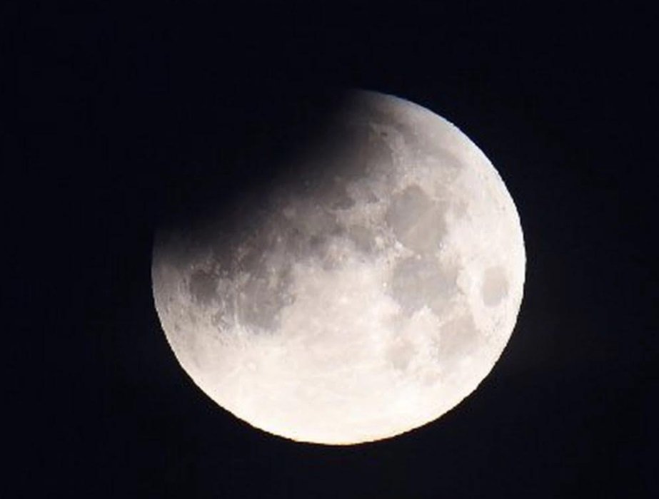 Eclipse parcial de uma Super- Lua em 26 de maio