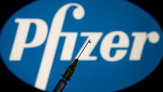 Pfizer cobra R$ 1 bilhão mais caro por novas doses de vacina