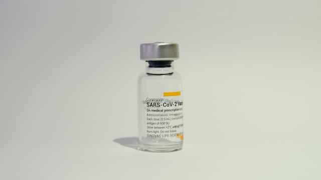 Insumos para vacina CoronaVac chegam ao Brasil dia 26 de maio