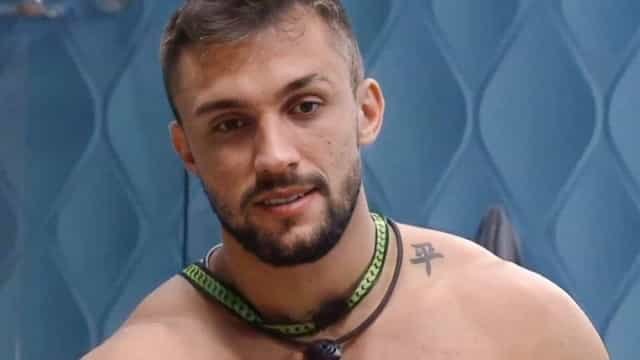 Arthur, do BBB 21, diz que recebe ameaças de morte