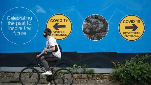 Reino Unido reporta 7.540 casos e enfrenta "terceira vaga substancial"