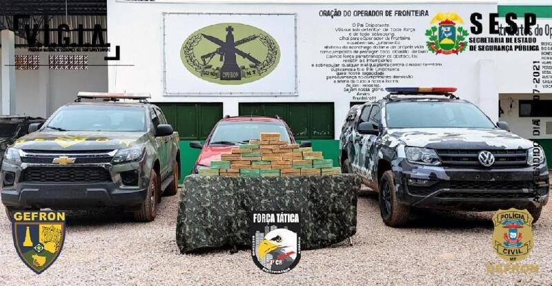 Polícia prende cinco e apreende 47 kg de cocaína e dois veículos