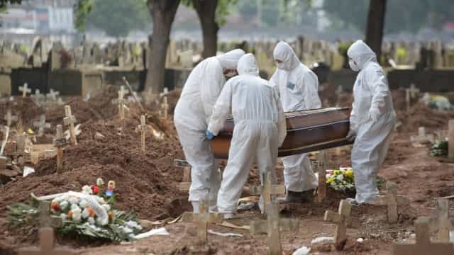 Brasil registra mais 1.424 mortes por Covid-19 em 24h