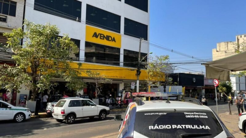 Bandidos invadem loja e furtam mais de 200 celulares e 90 relógios de cofre