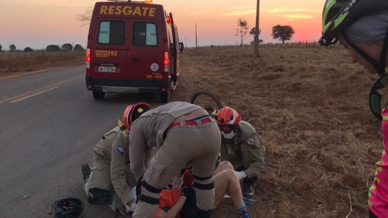 Ciclista é atropelada e condutor do veiculo não presta socorro