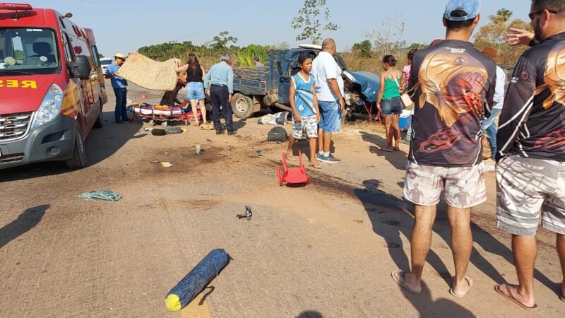 Mãe e filho de 4 anos morrem em batida envolvendo D20 Fiat Toro