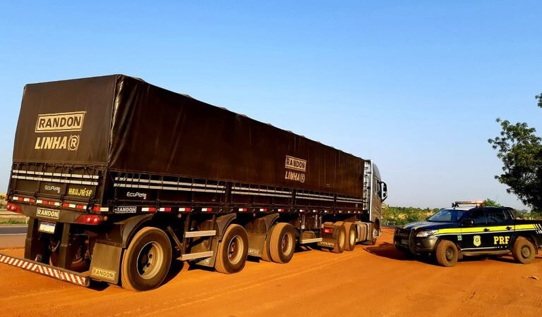 PRF recupera carreta que havia sido objeto de roubo