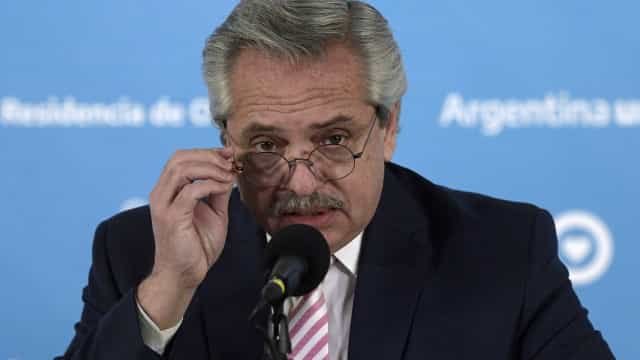 Fernández se reúne com equipe para definir mudanças e abafar crise na Argentina