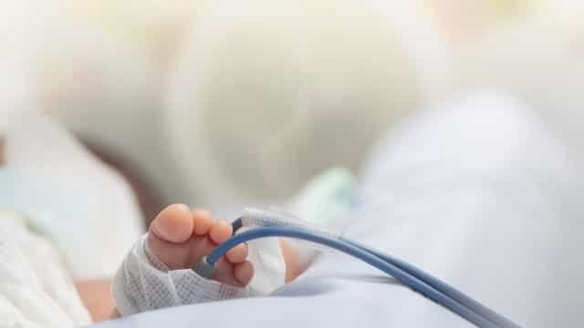 Menina de 11 meses morre engasgada com iogurte na Itália