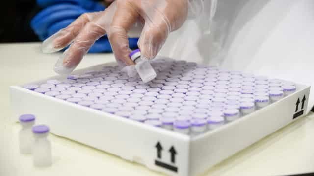 Fiocruz avança nos testes para produzir IFA para vacina contra covid-19