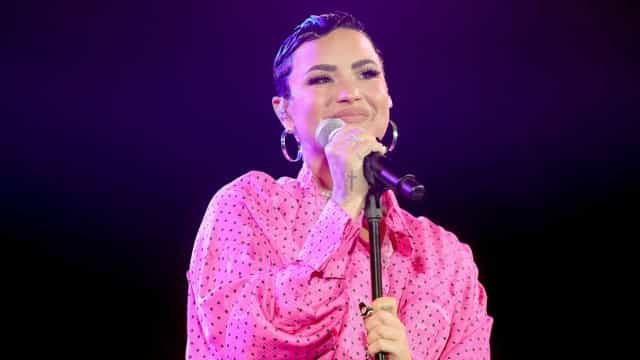 Demi Lovato lembra quando teve contato com alienígenas em parque da Califórnia