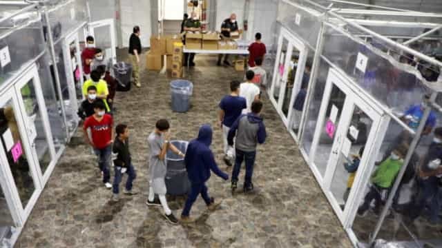 Agentes encontram crianças abandonadas em fronteira dos EUA com México