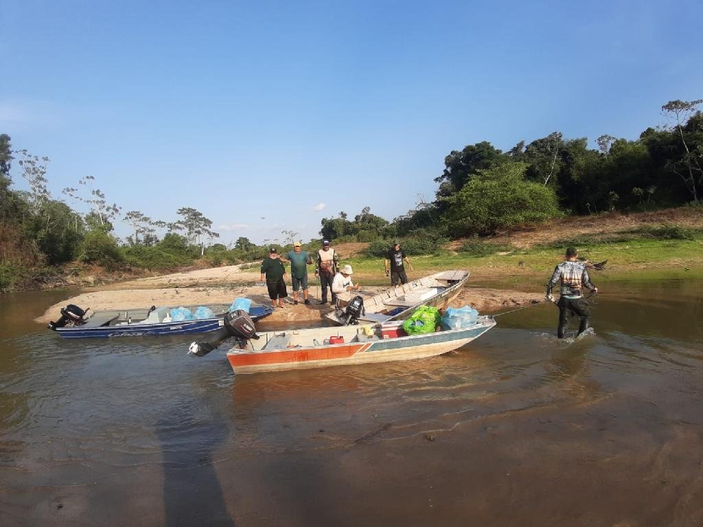 Sema realiza ação de coleta e retira 500 quilos de lixo do Rio Tapirapé