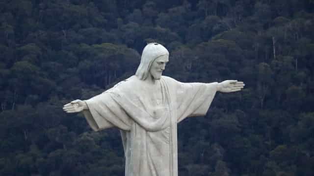 Com tempo instável, Rio adia missa de 90 anos do Cristo Redentor